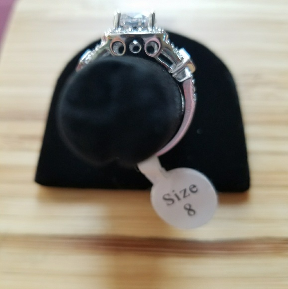 LAST CHANCE- Cubic Zirconia & Silvertone Ring - Picture 5 of 5